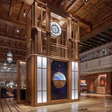Fairmont Royal York Hotel Toronto Ngoại thất bức ảnh The clock tower in the lobby