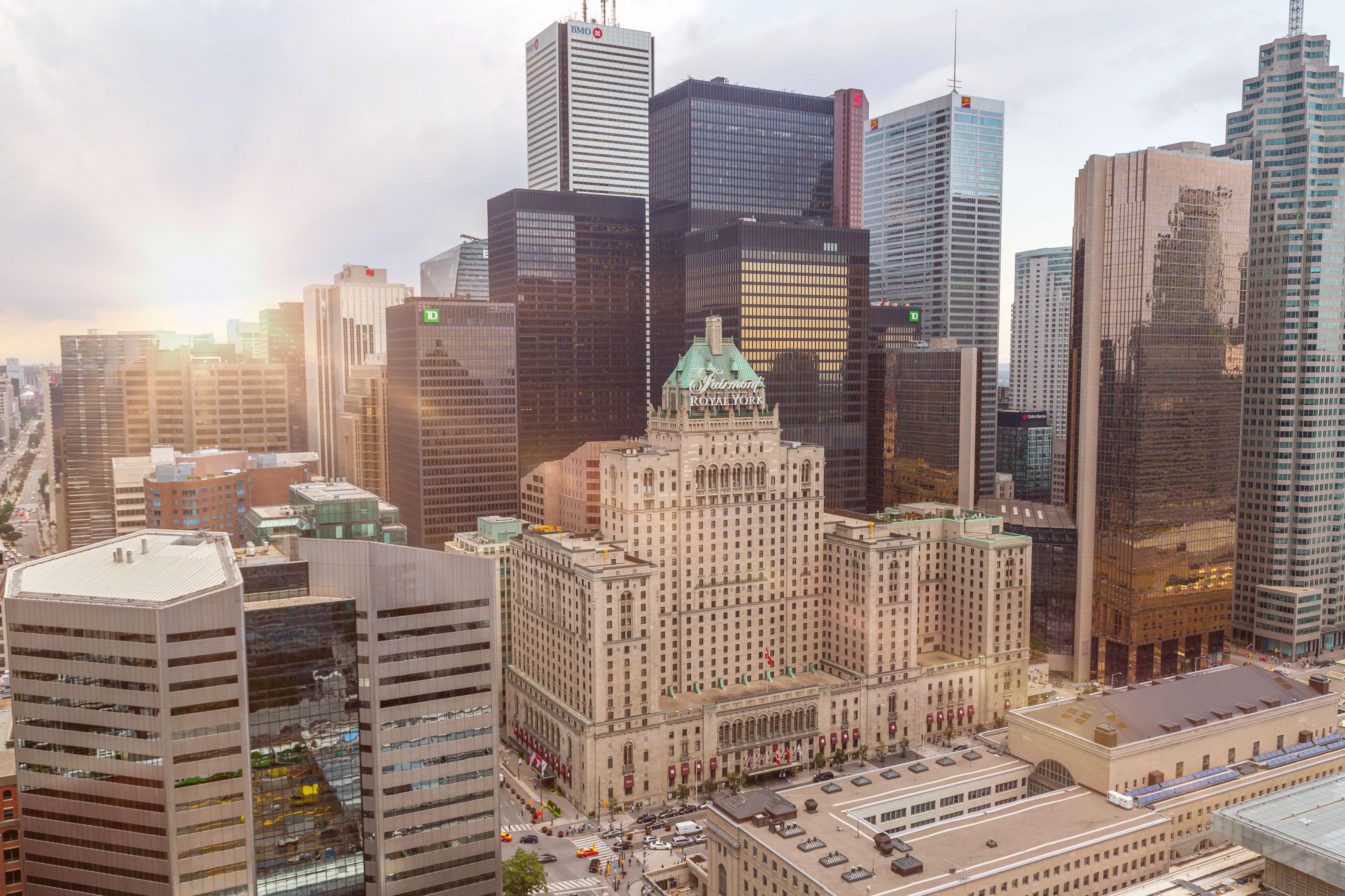 Fairmont Royal York Hotel Toronto Ngoại thất bức ảnh Aerial view of the hotel (2017)