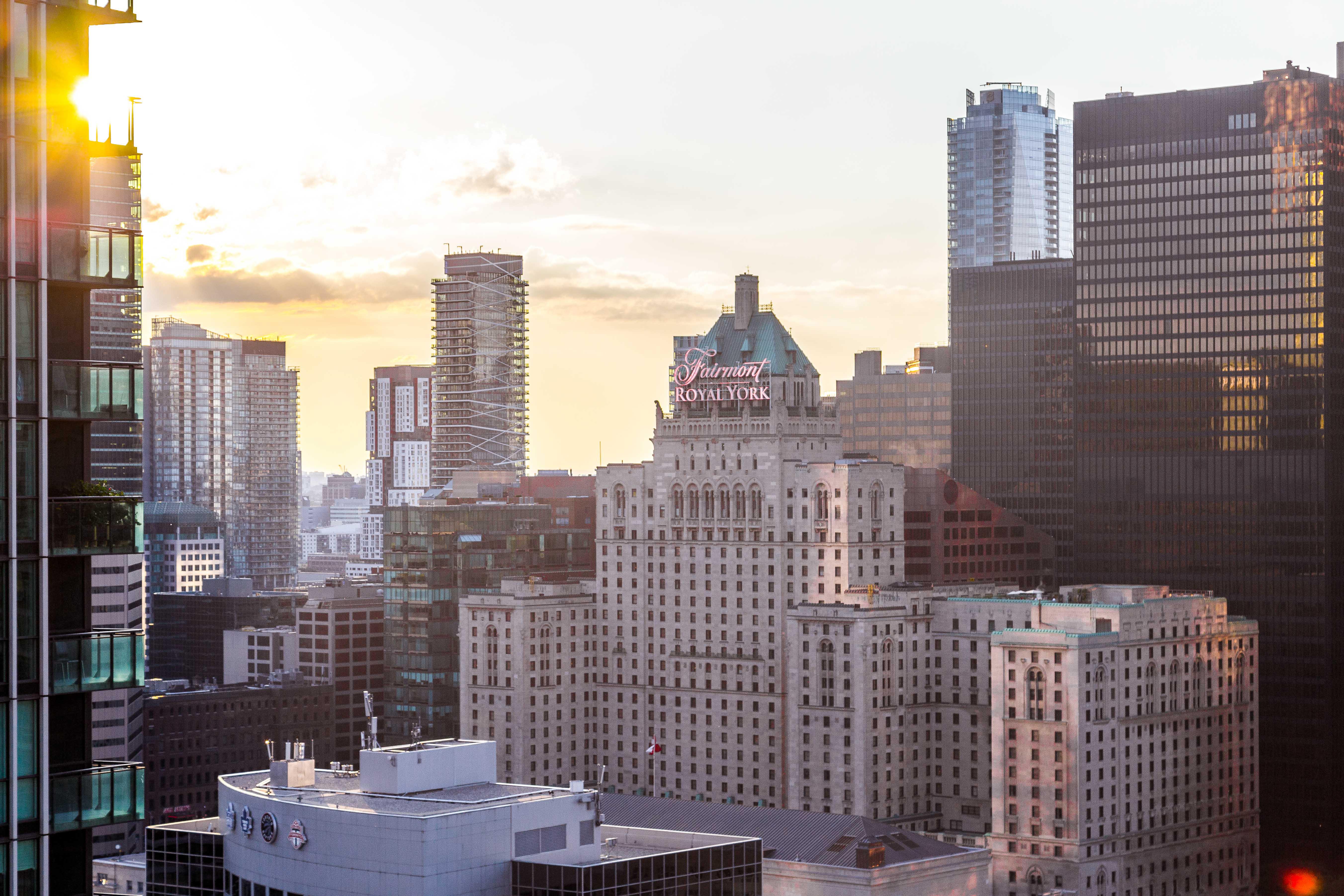 Fairmont Royal York Hotel Toronto Ngoại thất bức ảnh The hotel in 2015